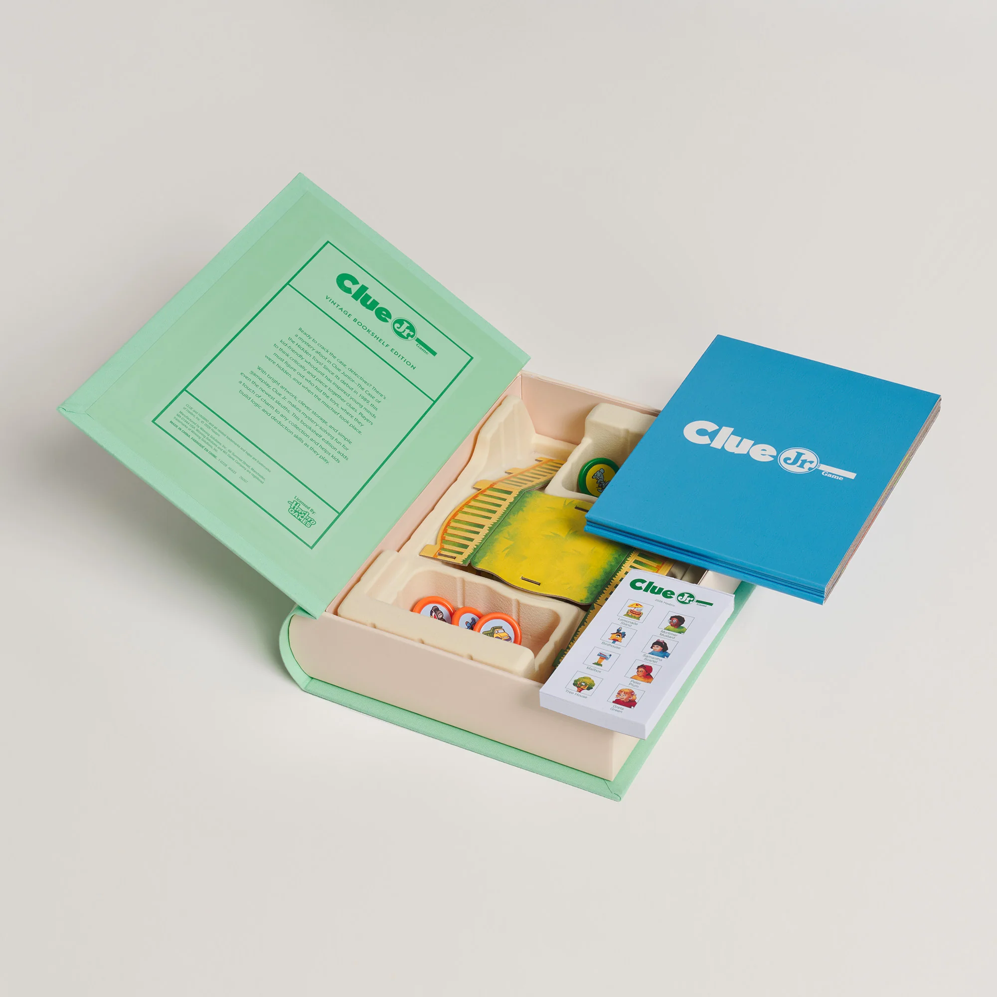 Clue Jr Vintage Bookshelf Edition - Image 3