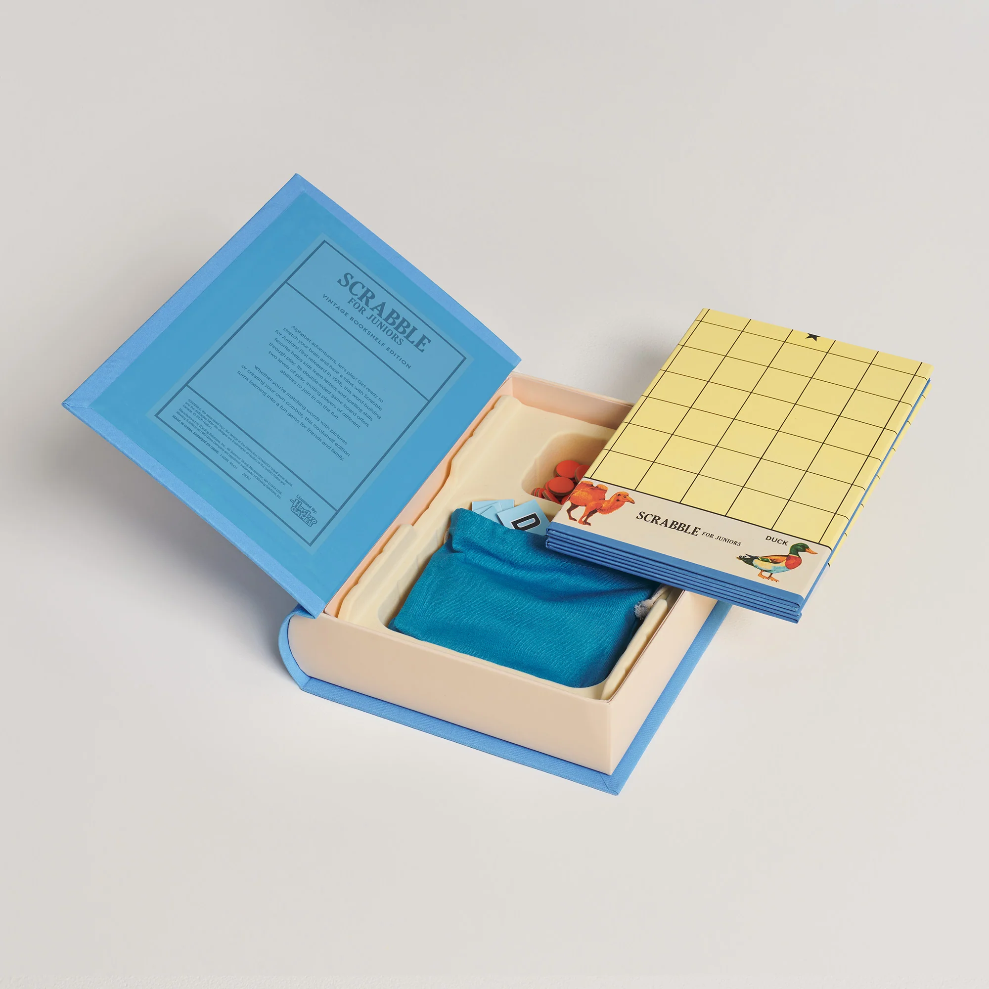 Scrabble for Juniors Vintage Bookshelf Edition - Image 4